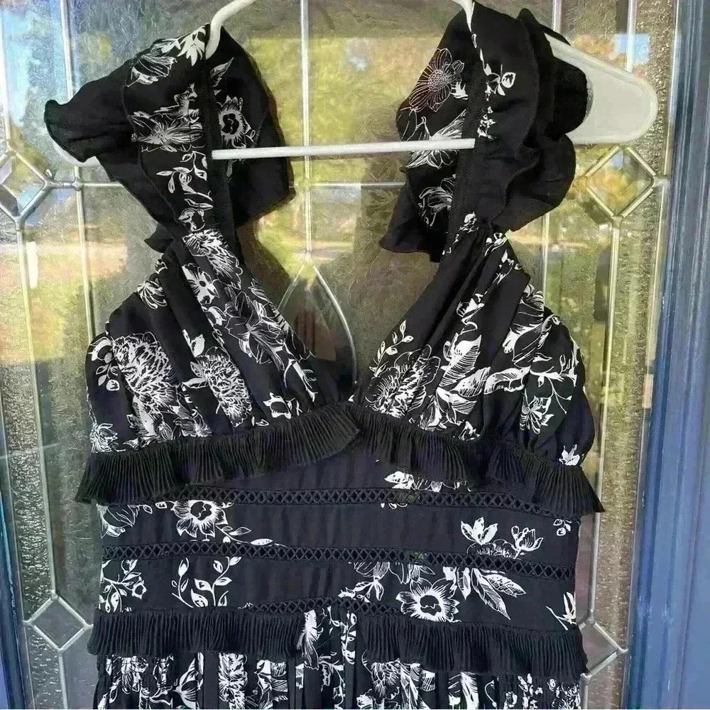 Gianni Bini size large floral pleated black and white dress peek a boo waist NWT